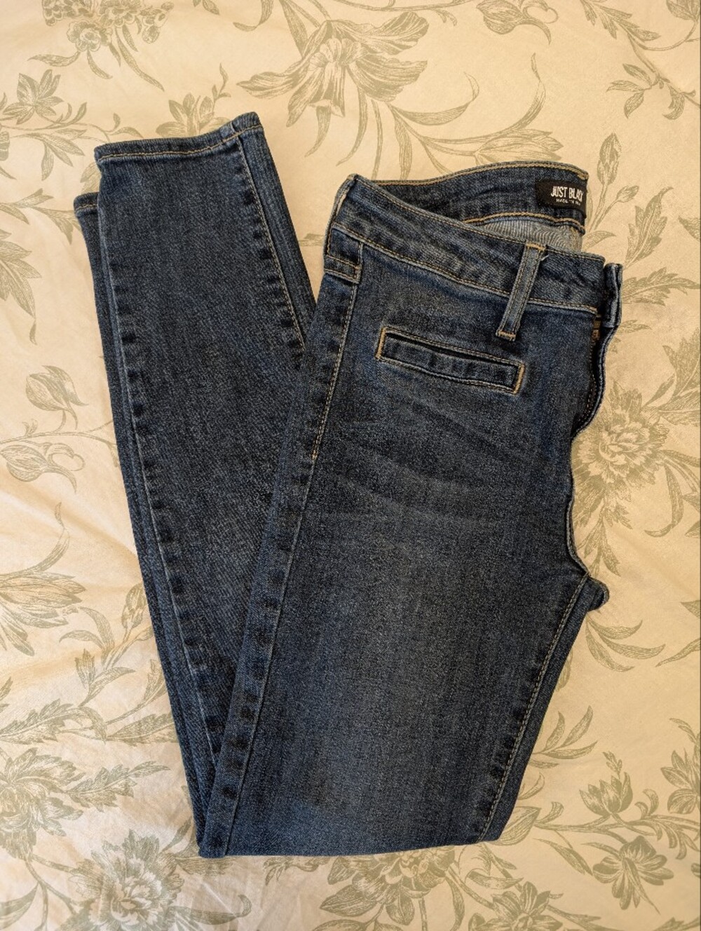 Just Black Women's Slim Straight Jeans in Dark Blue Wash